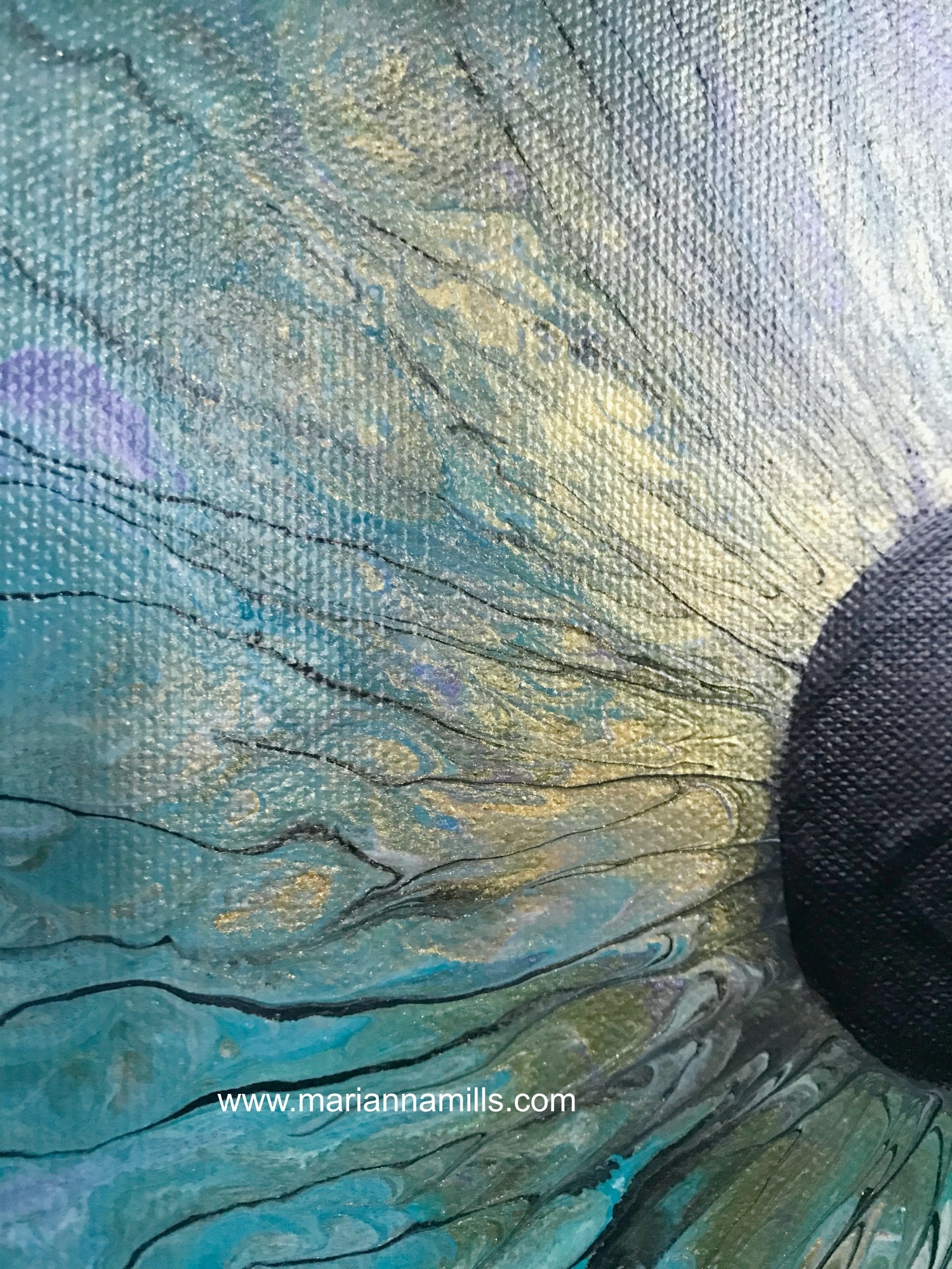 ocean eye - painting for sale by artist Marianna Mills. Acrylic fluid art on round canvas. Detail